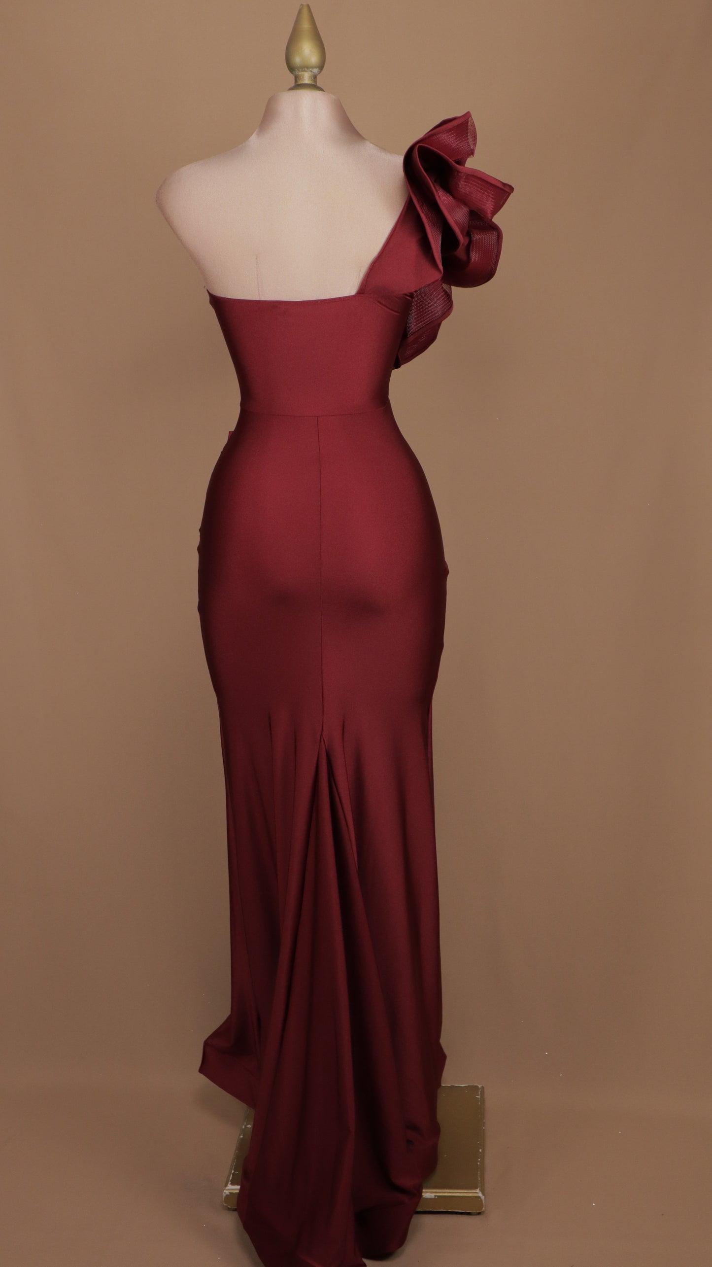 Vestido largo con escarola