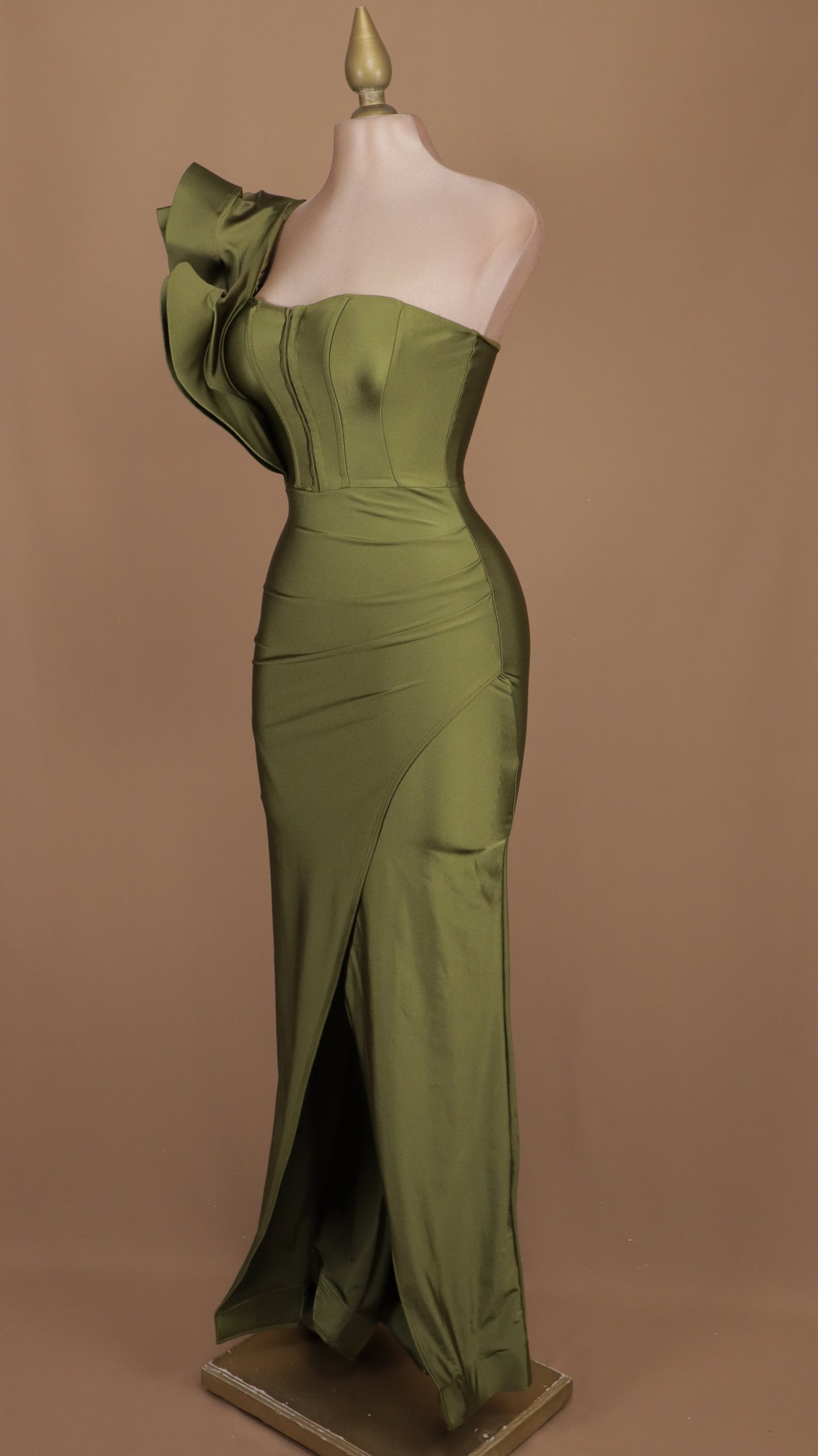 Vestido largo con escarola