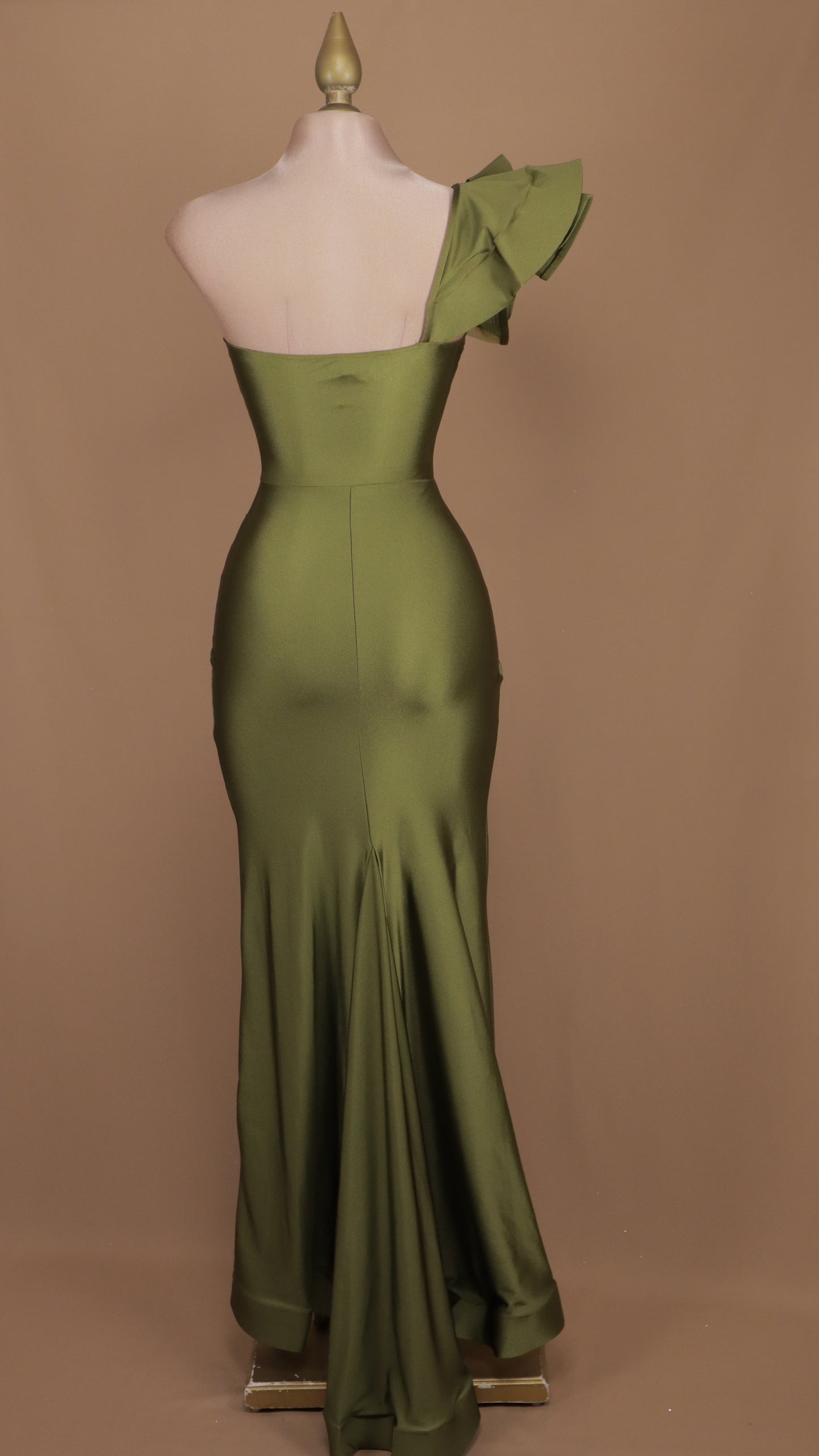 Vestido largo con escarola