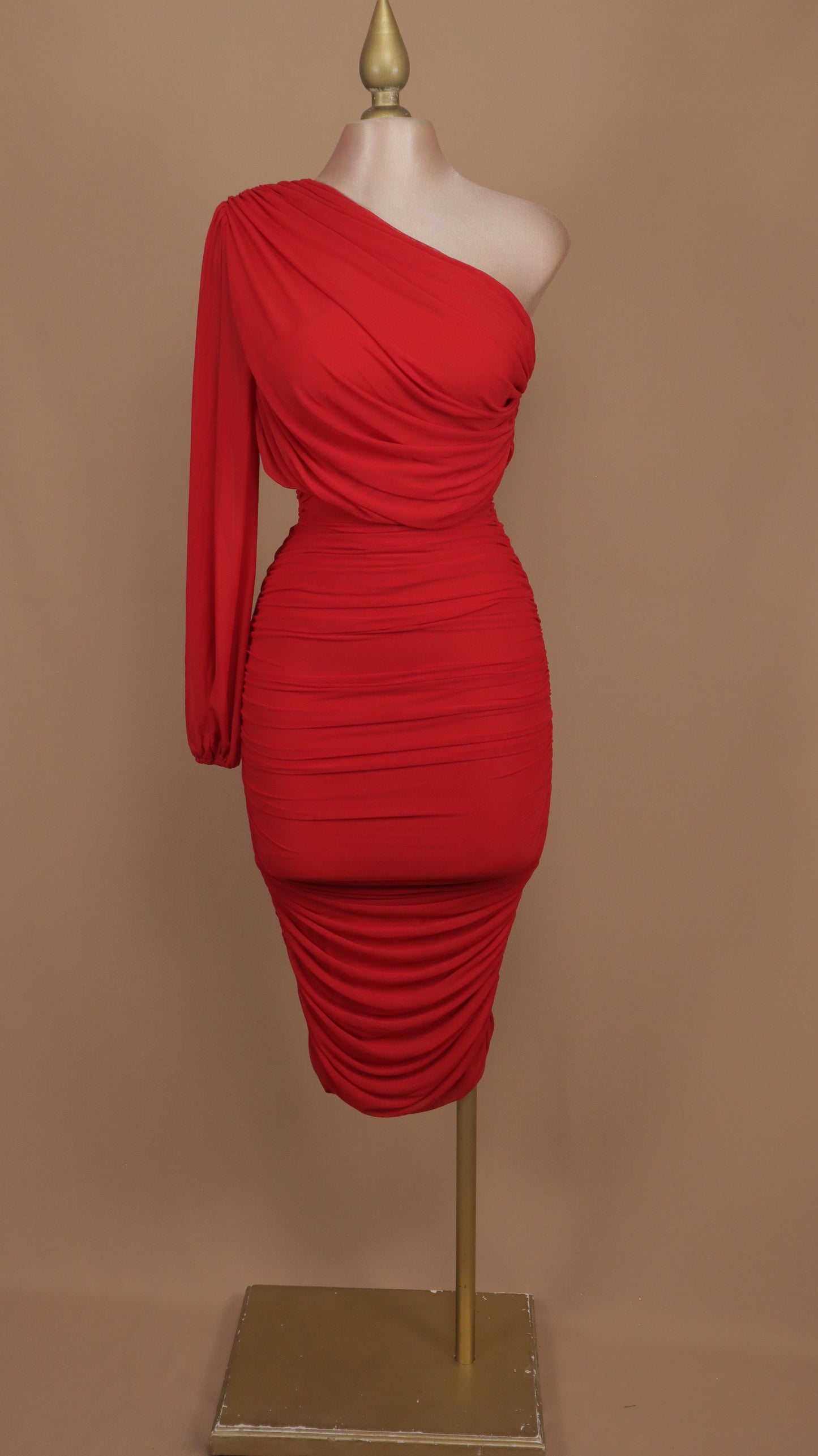 Vestido midi escote asimétrico manga larga