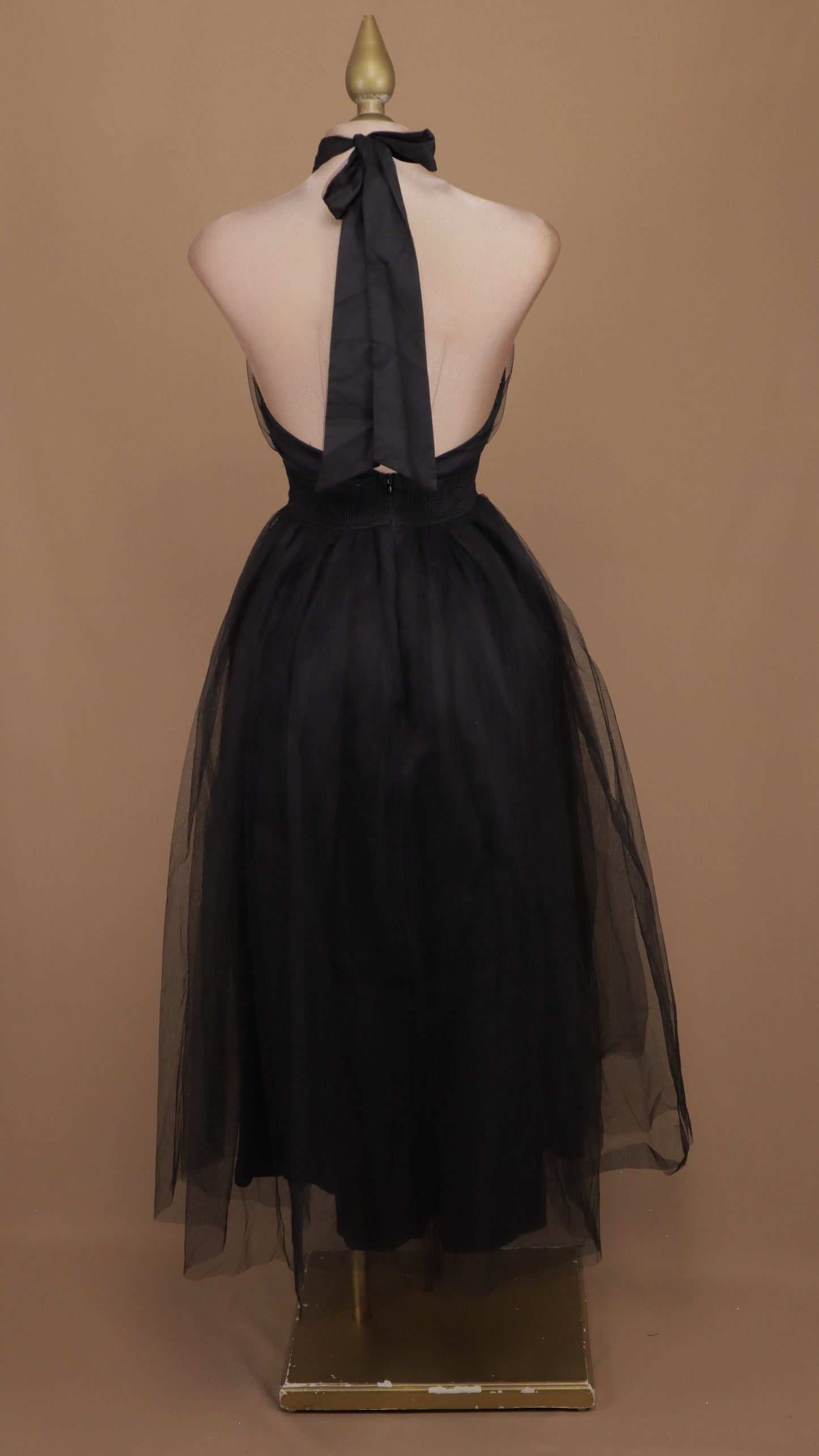 Vestido midi cuello halter de tul