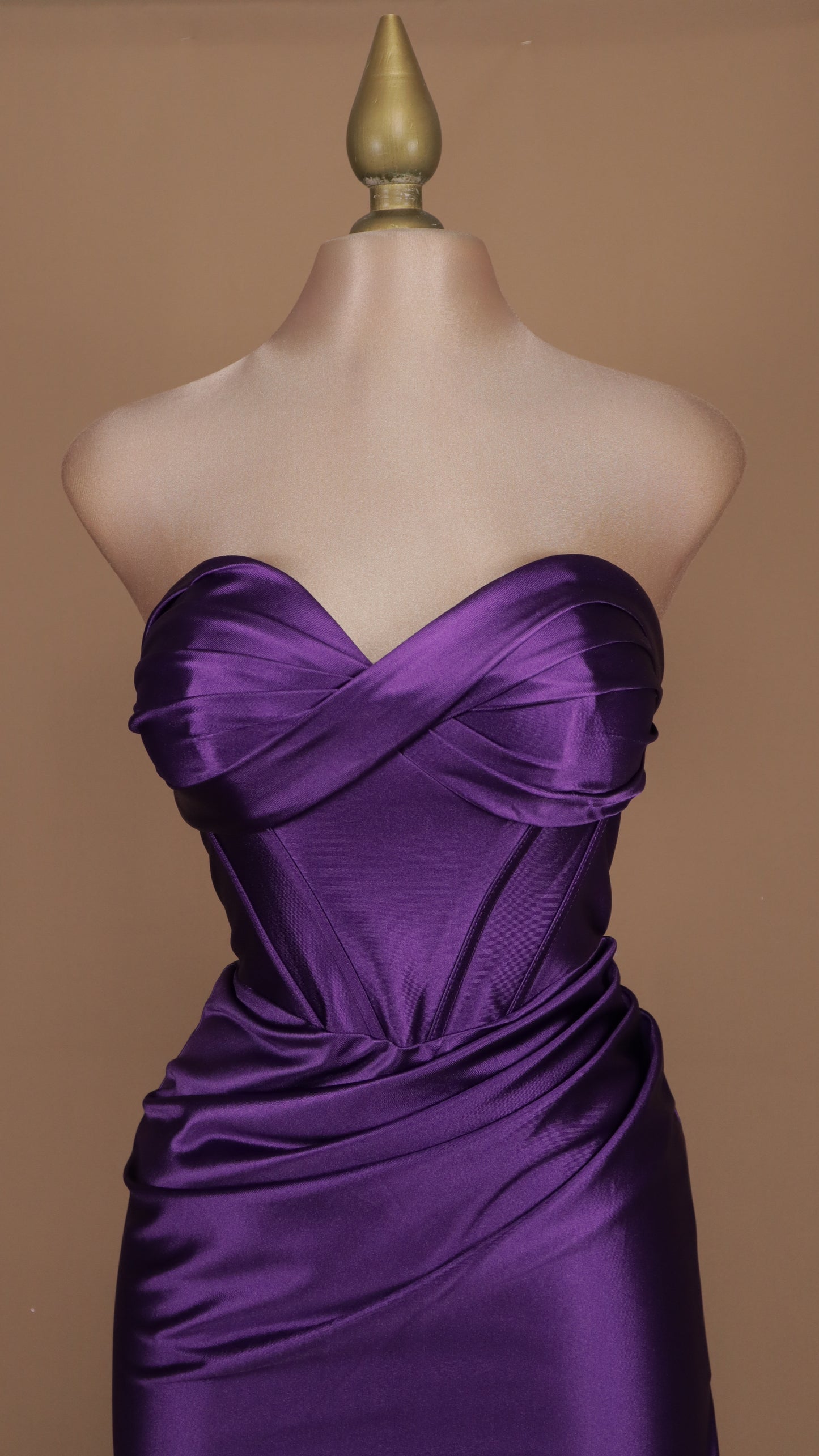 Vestido estraple con corset