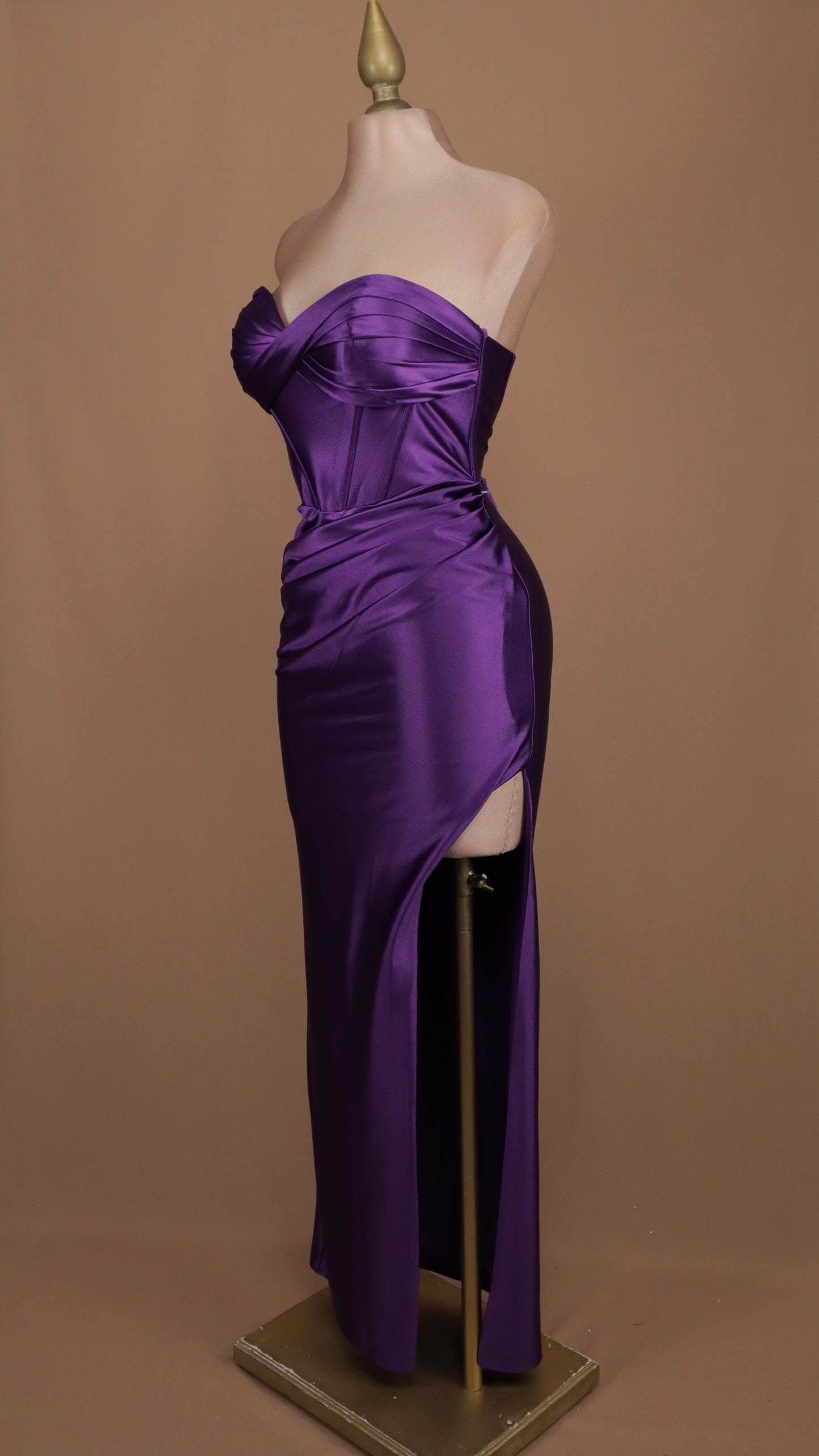 Vestido estraple con corset