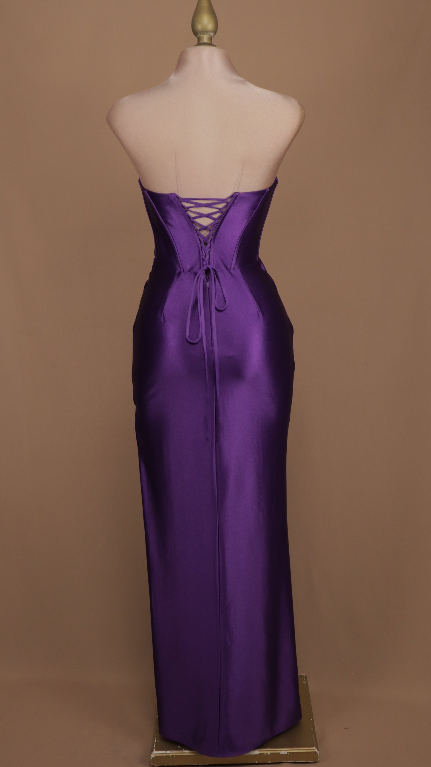 Vestido estraple con corset