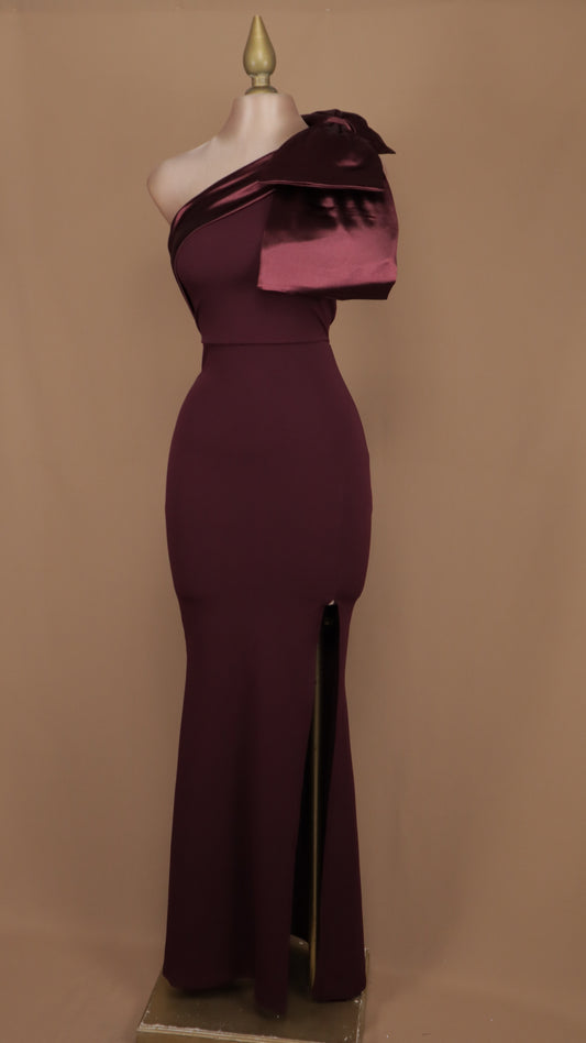 Vestido asimétrico pegadito con moño en hombro