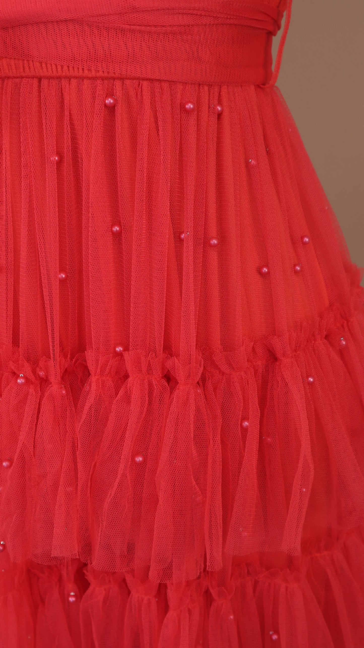 Vestido largo de tul con perlas