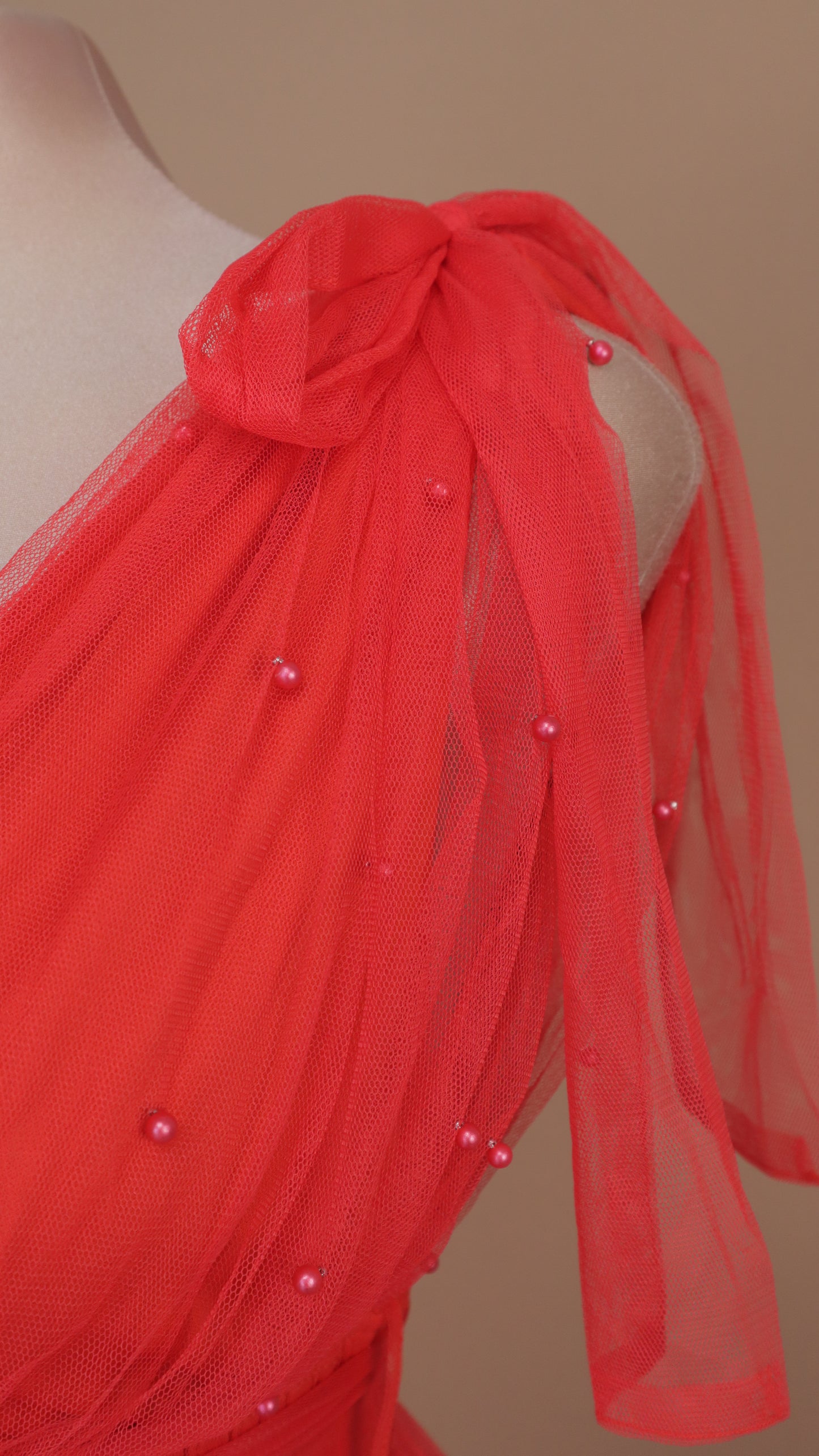Vestido largo de tul con perlas