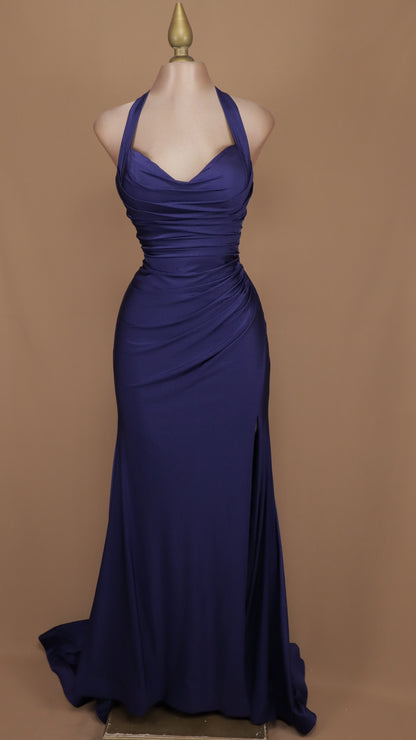 Vestido largo con cuello halter y escote en la espalda