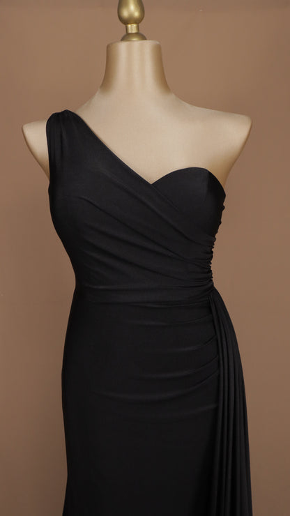 Vestido largo plus escote asimétrico de licra