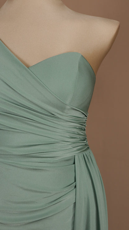 Vestido largo plus escote asimétrico de licra