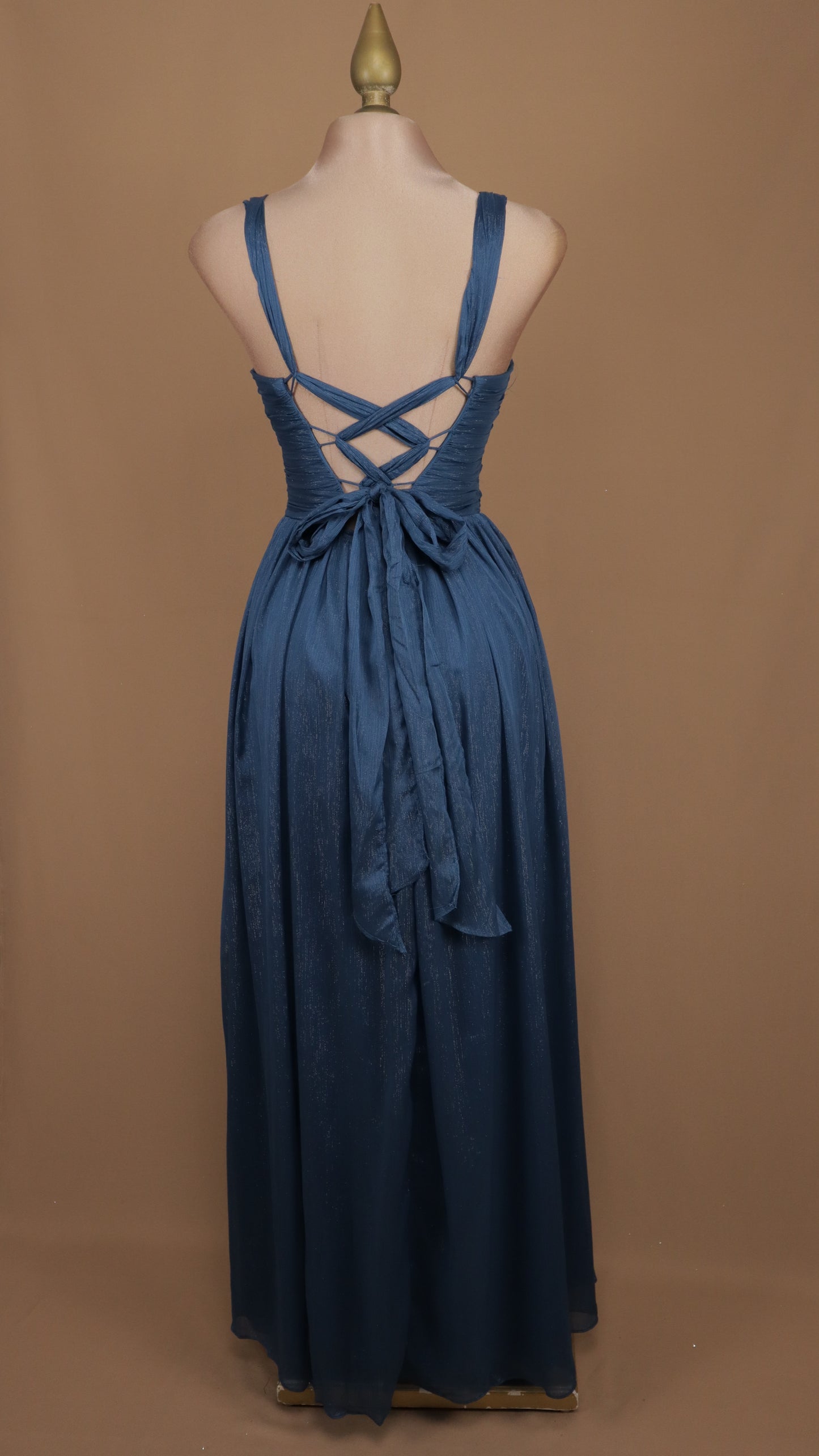 Vestido largo con tirante y corset, escote en busto