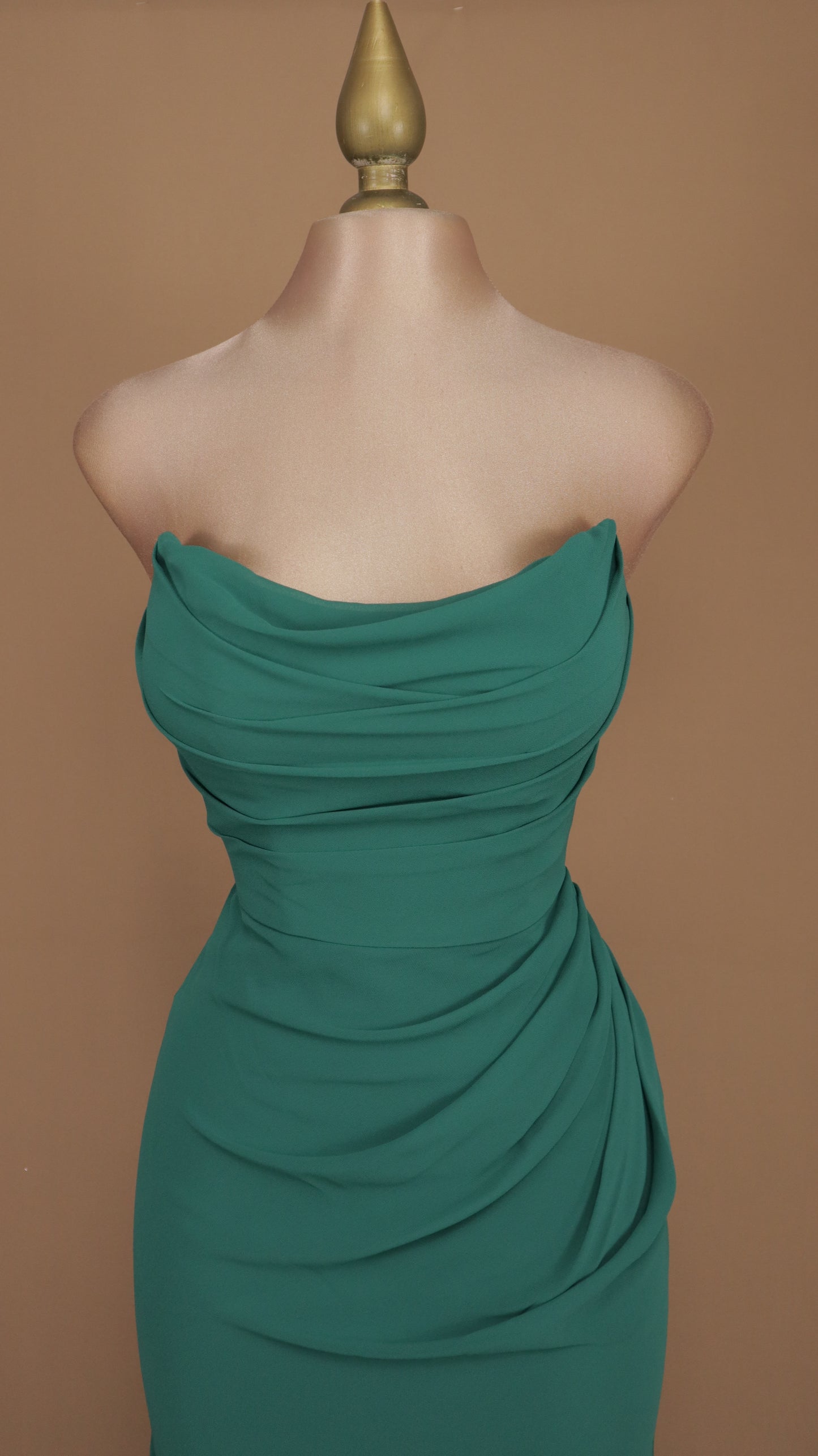 Vestido largo corte sirena estraple con corset