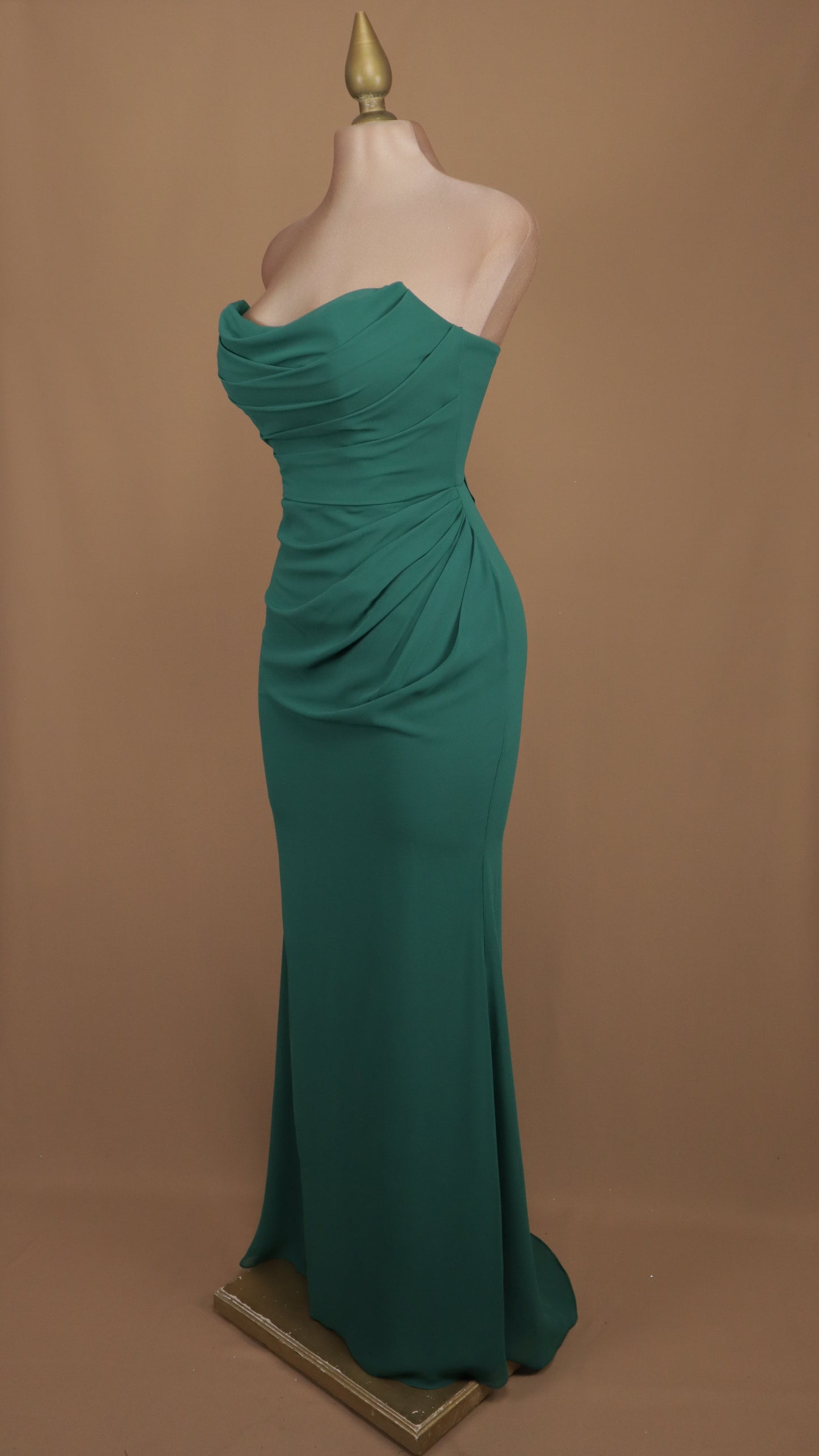 Vestido largo corte sirena estraple con corset