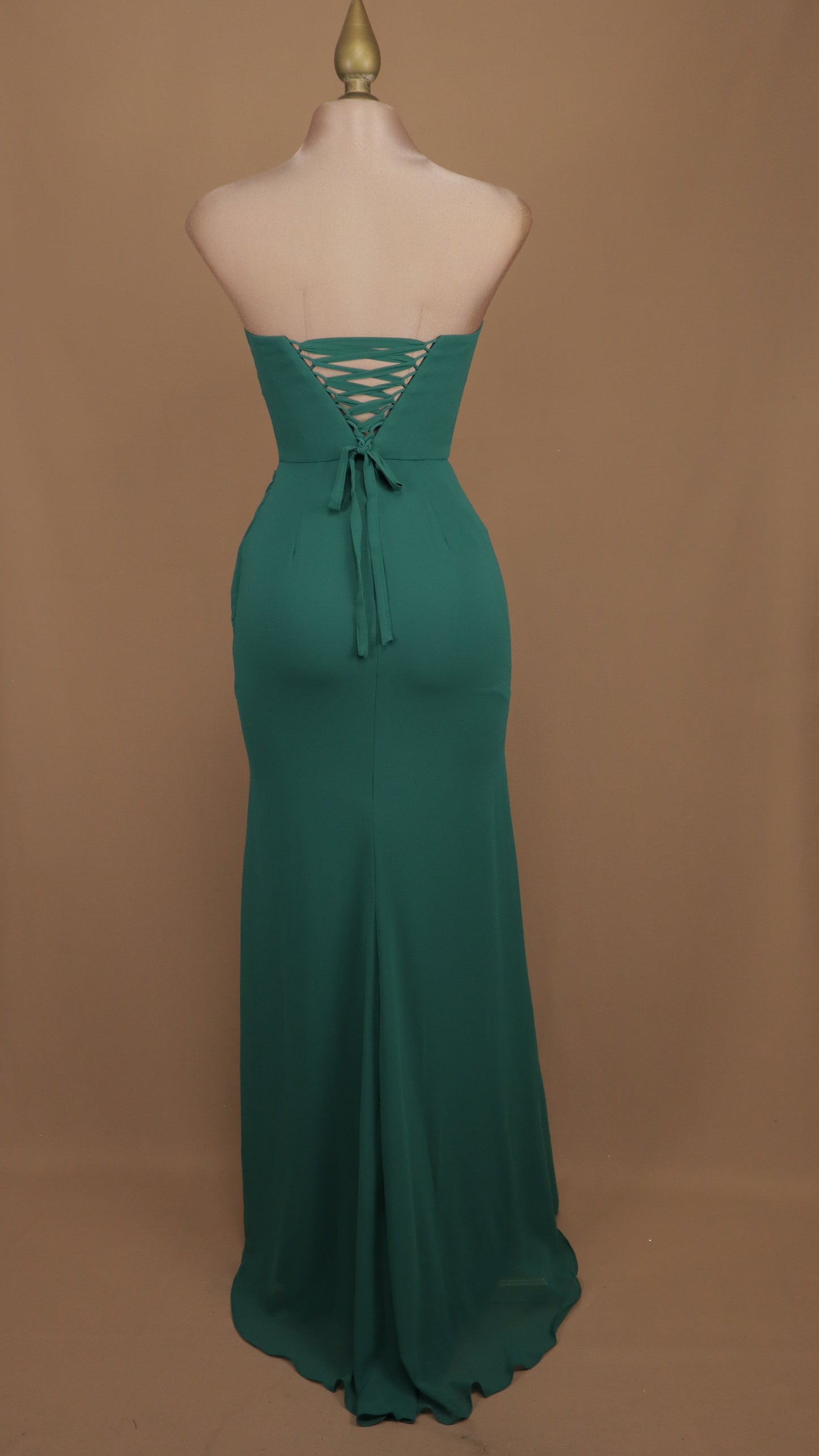 Vestido largo corte sirena estraple con corset