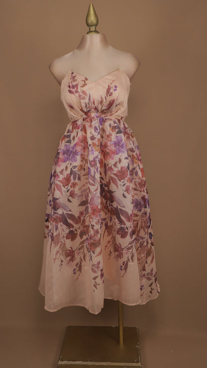 Vestido estraple con estampado floreado y falda circular