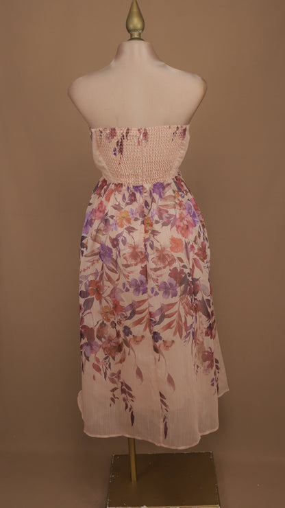 Vestido estraple con estampado floreado y falda circular