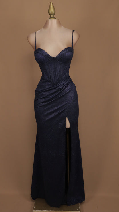 Vestido corte sirena con corset y destellos