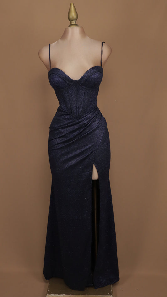 Vestido corte sirena con corset y destellos