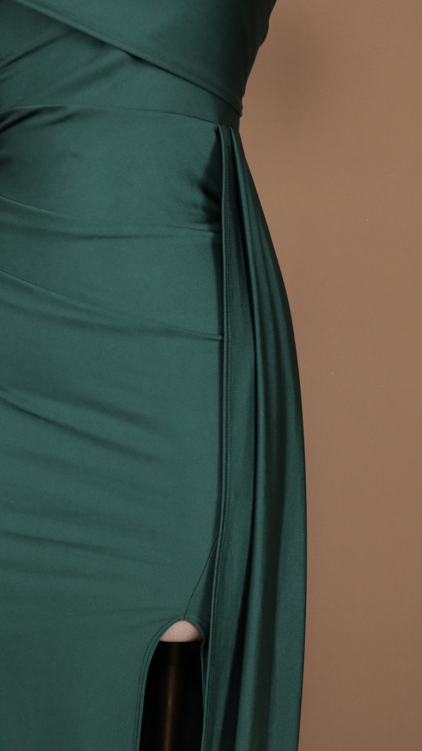 Vestido largo de licra con estola
