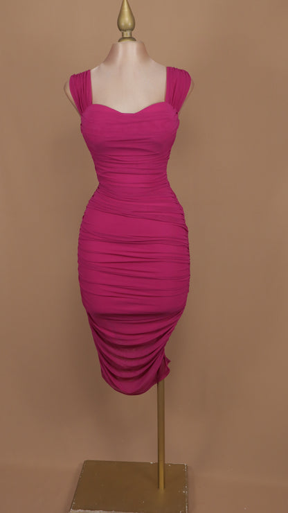 Vestido midi pegadito con abertura en pierna