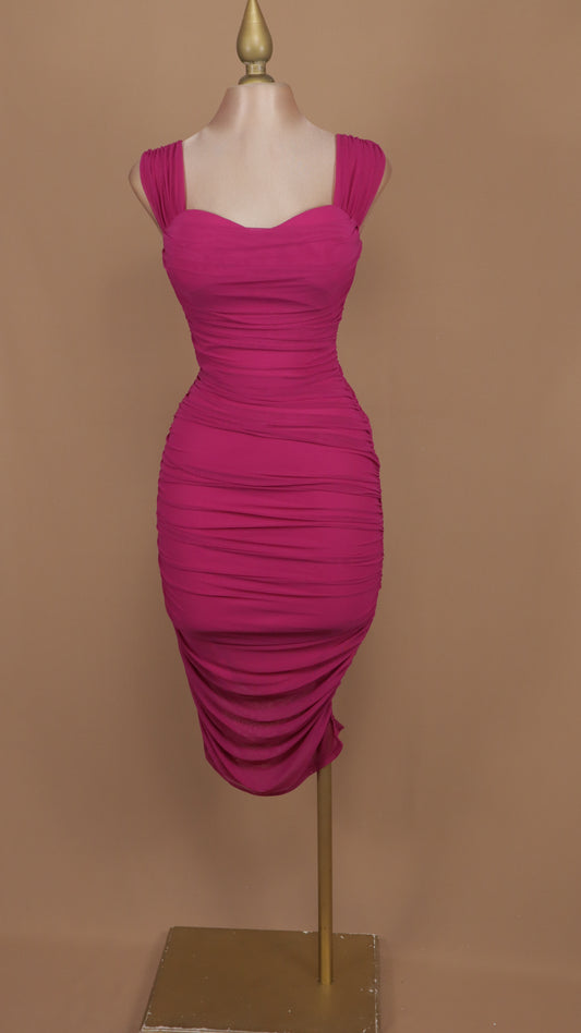 Vestido midi pegadito con abertura en pierna