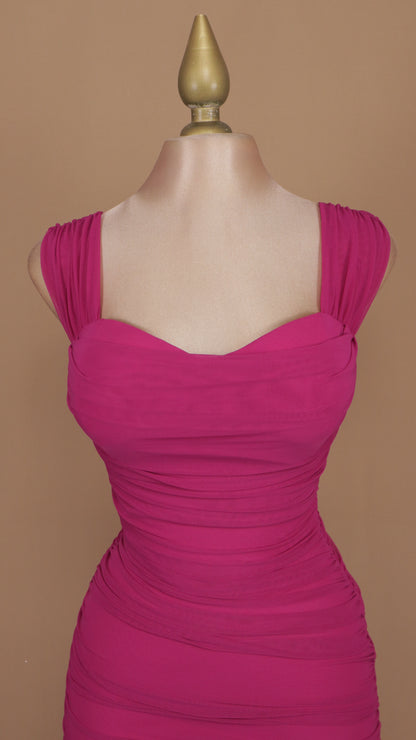 Vestido midi pegadito con abertura en pierna