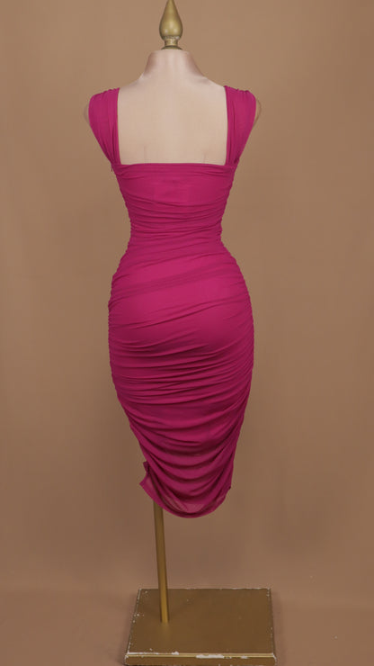 Vestido midi pegadito con abertura en pierna