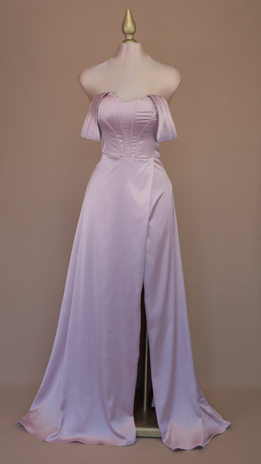 Vestido línea A con abertura en pierna