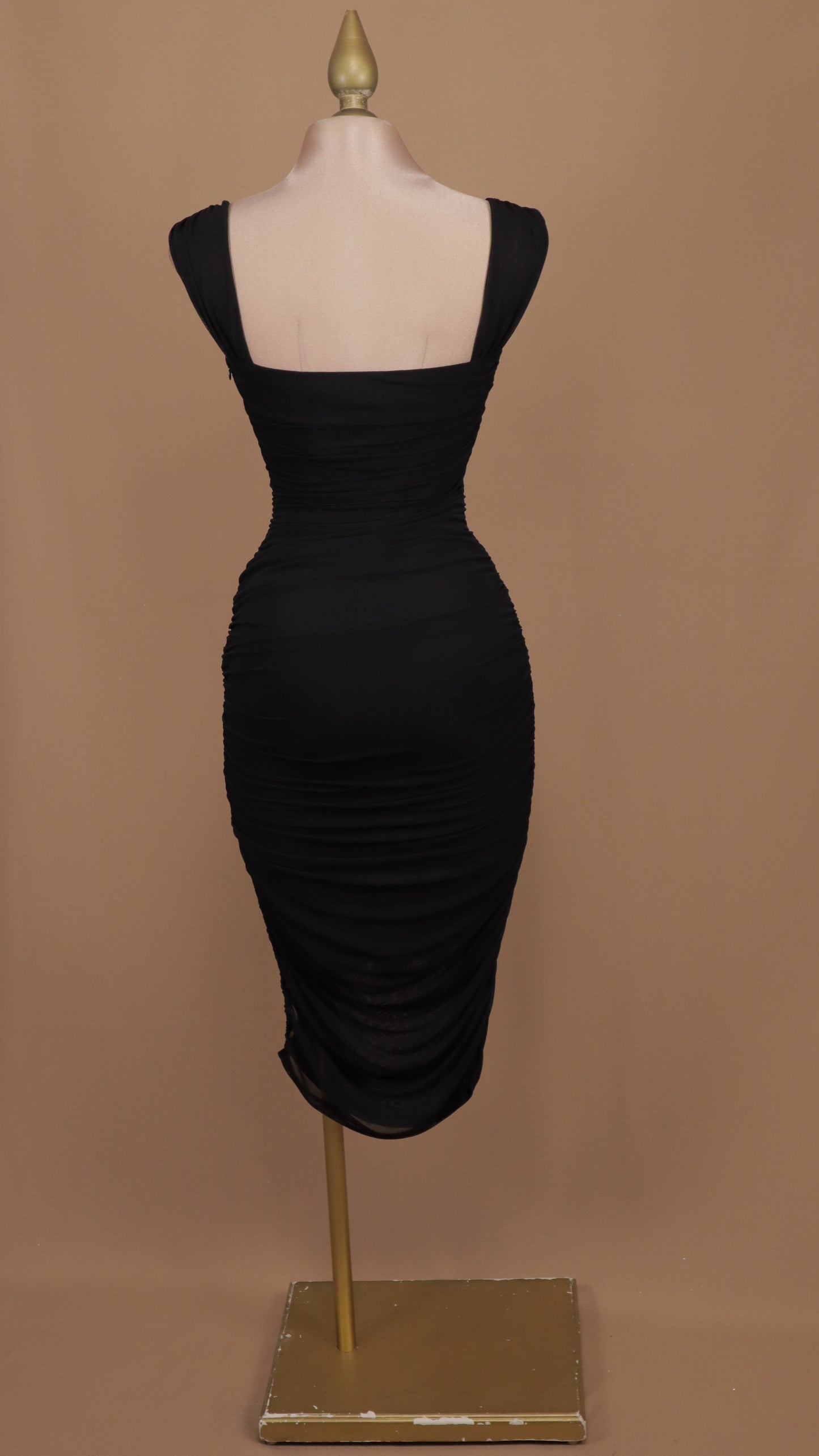 Vestido midi pegadito con abertura en pierna