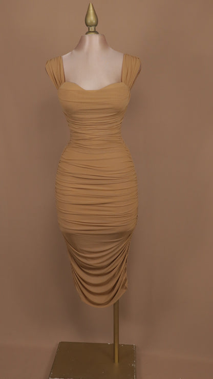 Vestido midi pegadito con abertura en pierna