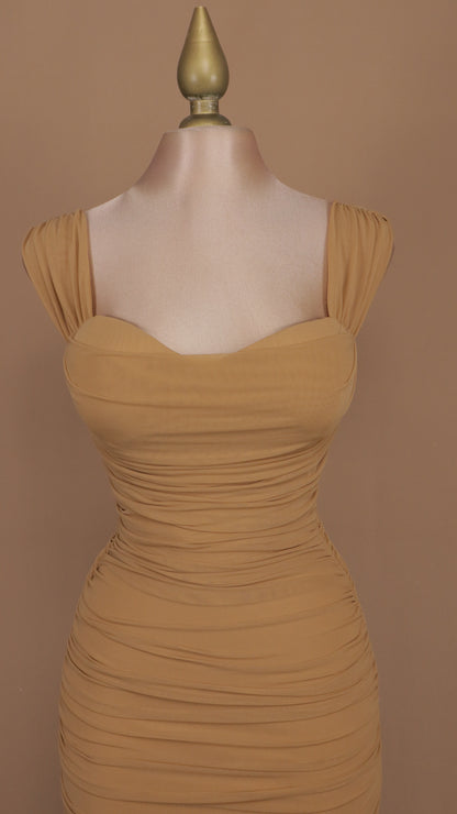 Vestido midi pegadito con abertura en pierna