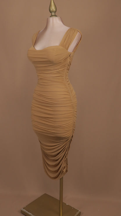Vestido midi pegadito con abertura en pierna
