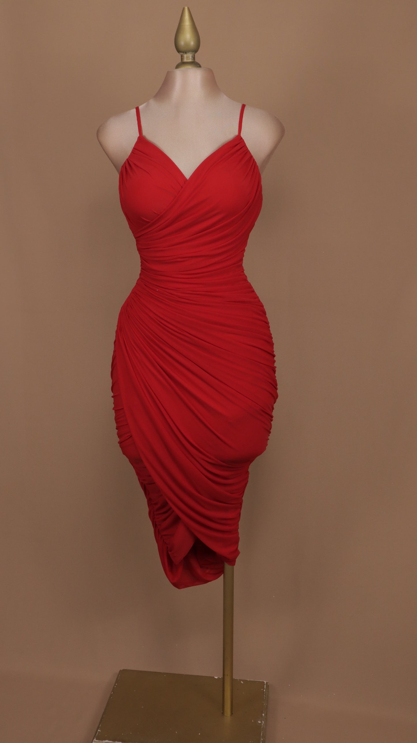 Vestido midi ajustado de tirante y escote en V