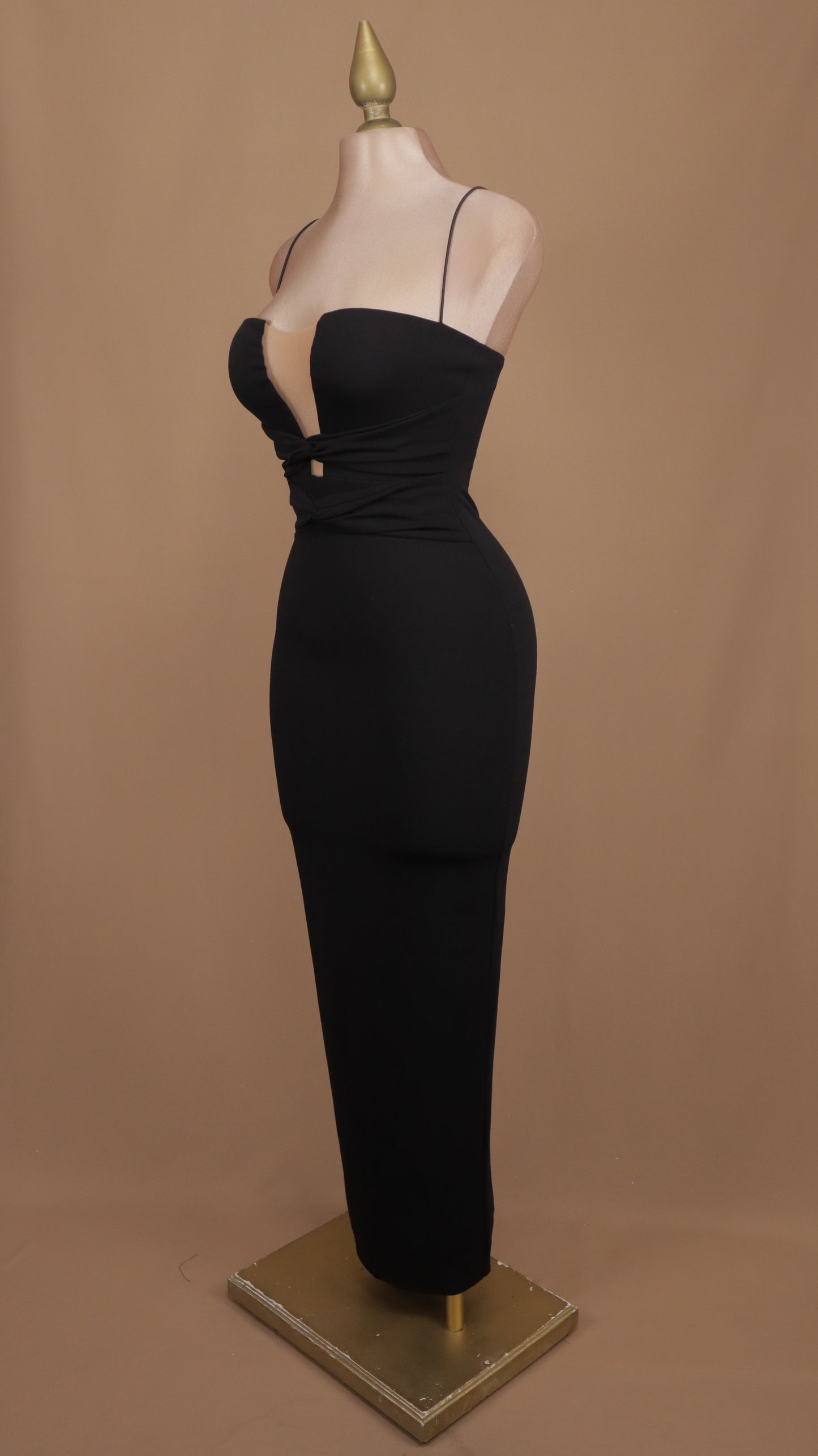 Vestido pegadito midi escote de tirantes
