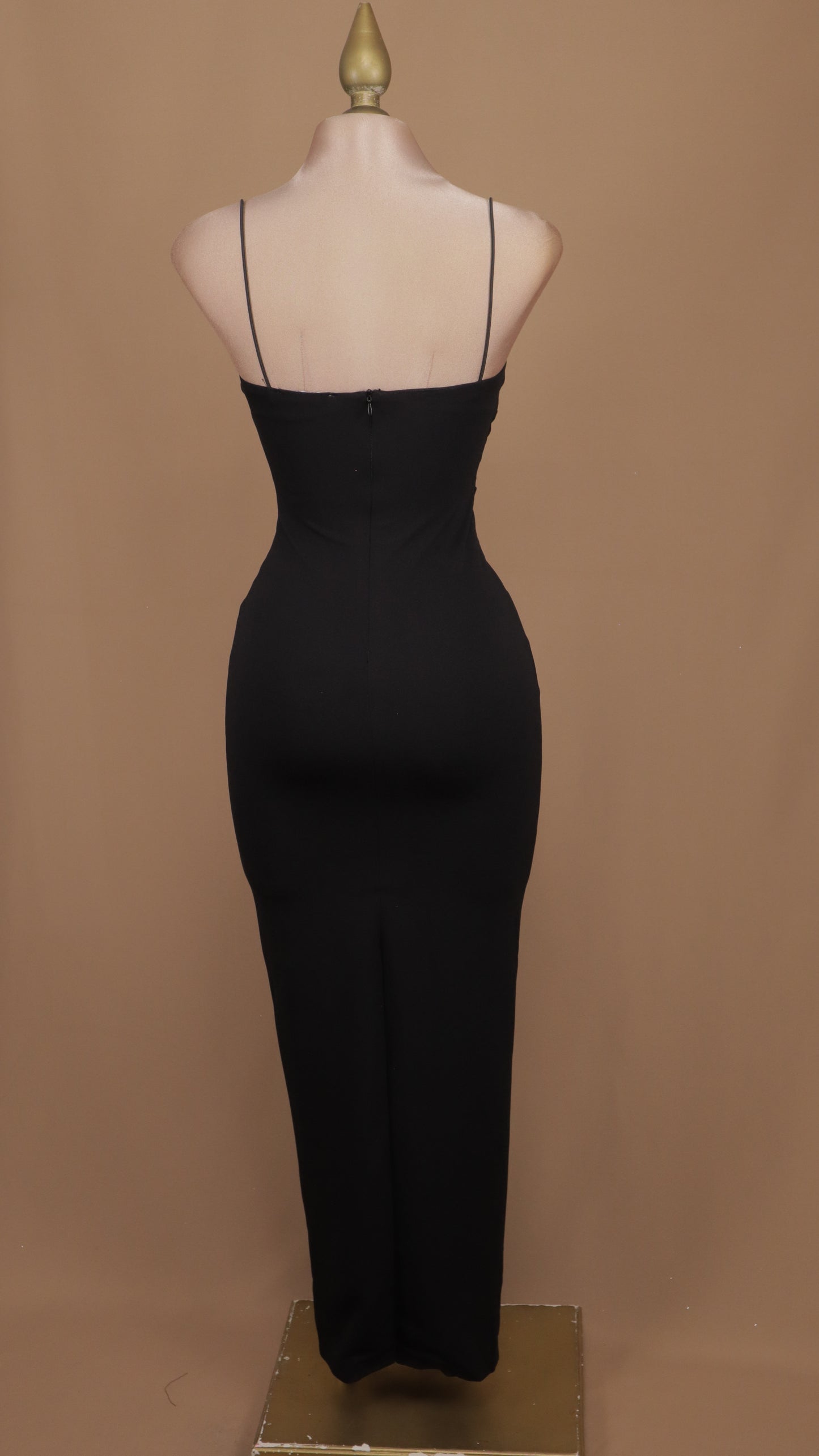 Vestido pegadito midi escote de tirantes
