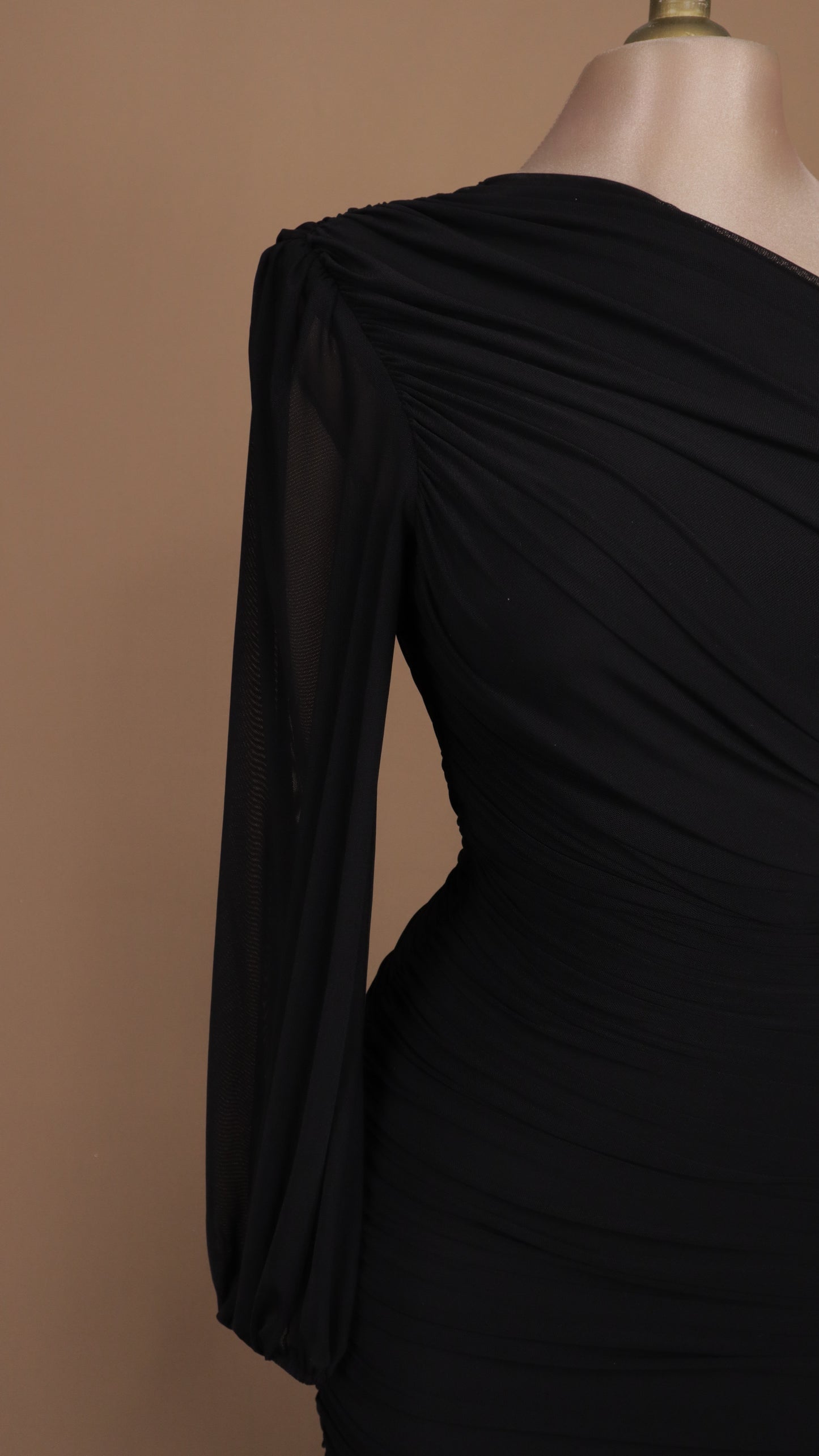 Vestido largo asimétrico manga larga