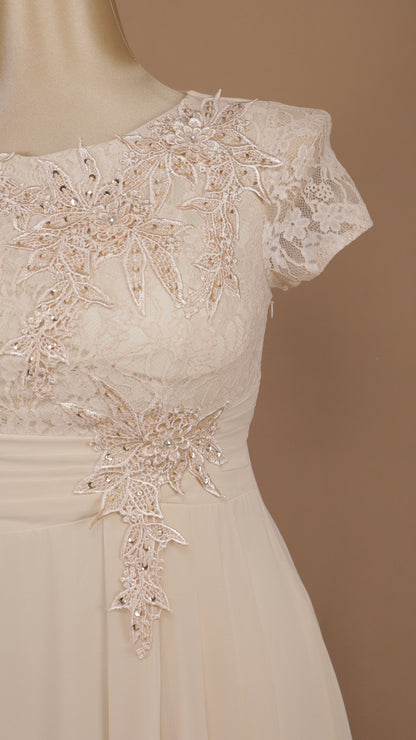 Vestido talla extra con tipo encaje y aplicación en busto