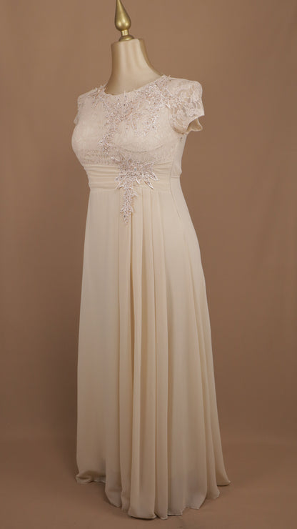 Vestido talla extra con tipo encaje y aplicación en busto