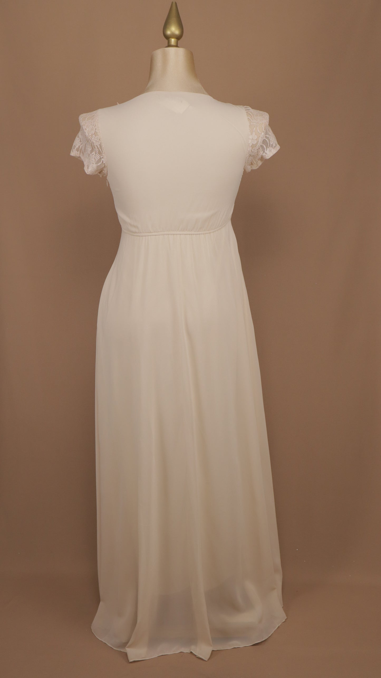 Vestido talla extra con tipo encaje y aplicación en busto