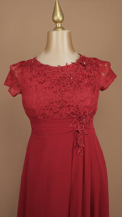 Vestido talla extra con tipo encaje y aplicación en busto
