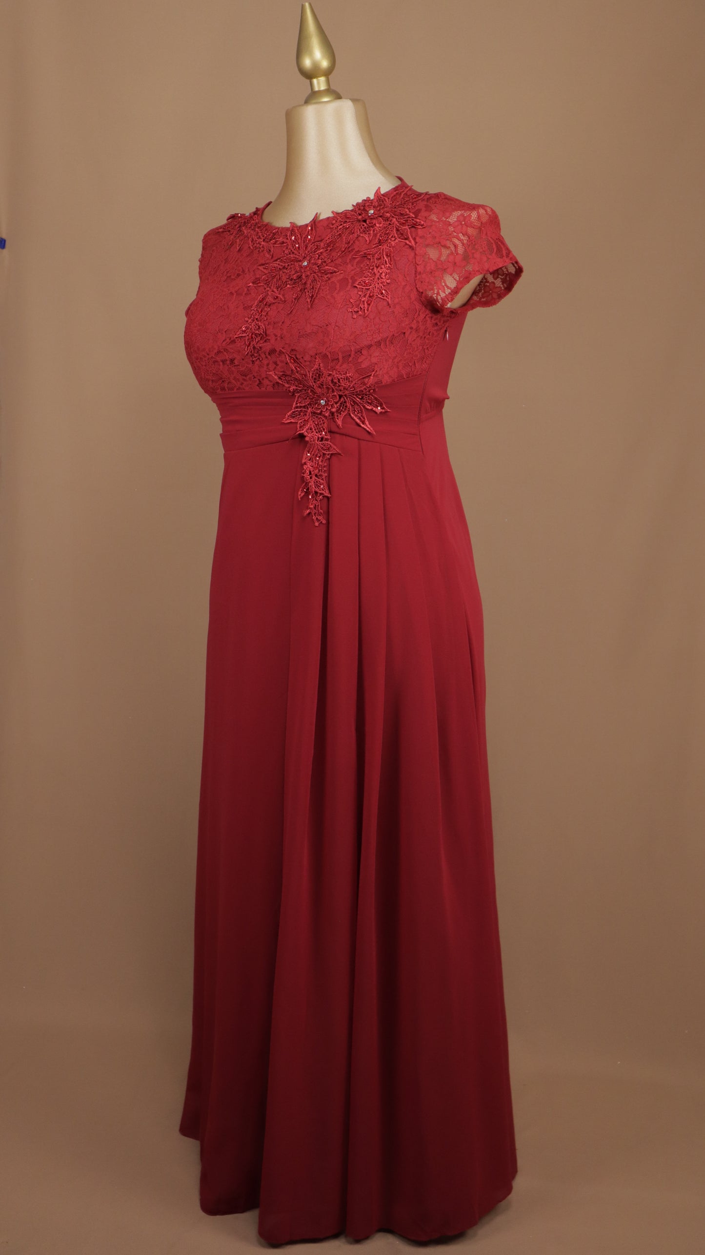 Vestido talla extra con tipo encaje y aplicación en busto