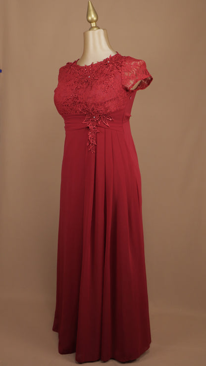 Vestido talla extra con tipo encaje y aplicación en busto