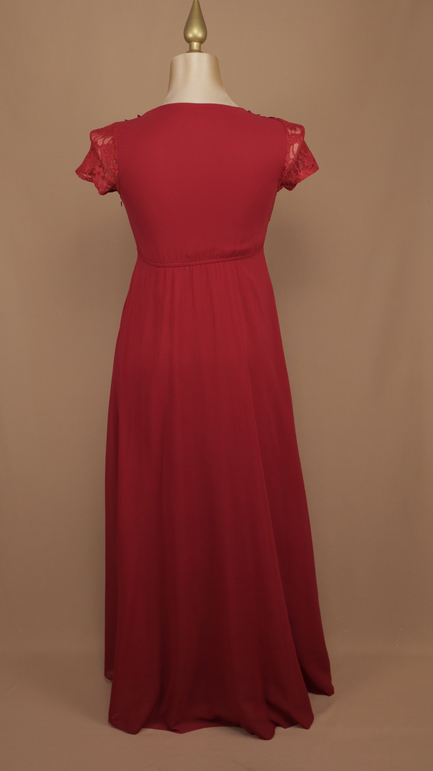 Vestido talla extra con tipo encaje y aplicación en busto