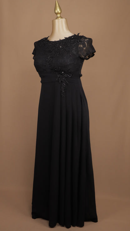 Vestido talla extra con tipo encaje y aplicación en busto