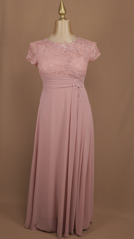 Vestido talla extra con tipo encaje y aplicación en busto