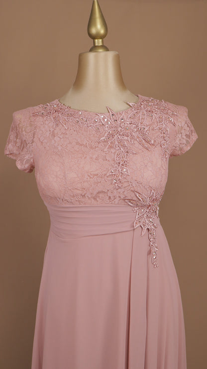 Vestido talla extra con tipo encaje y aplicación en busto