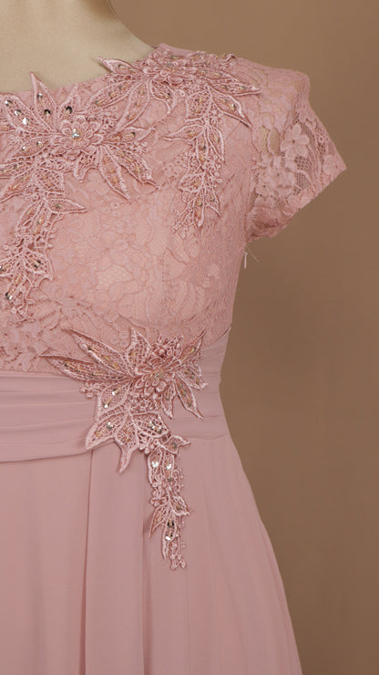 Vestido talla extra con tipo encaje y aplicación en busto