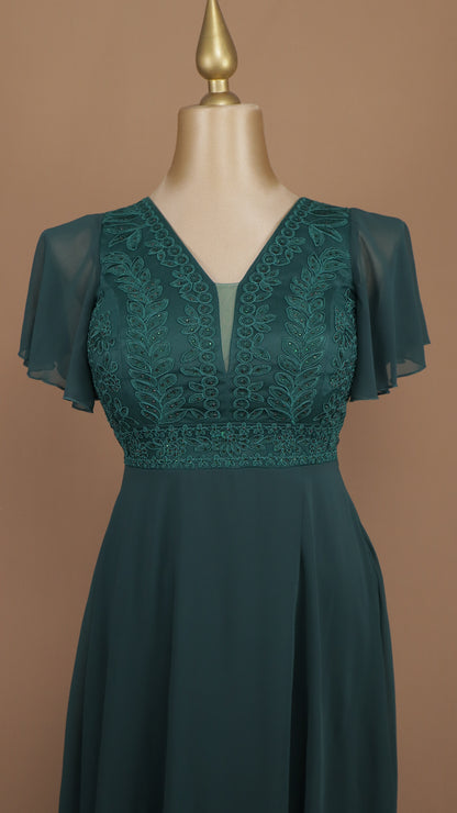 Vestido largo plus size con pedrería en busto