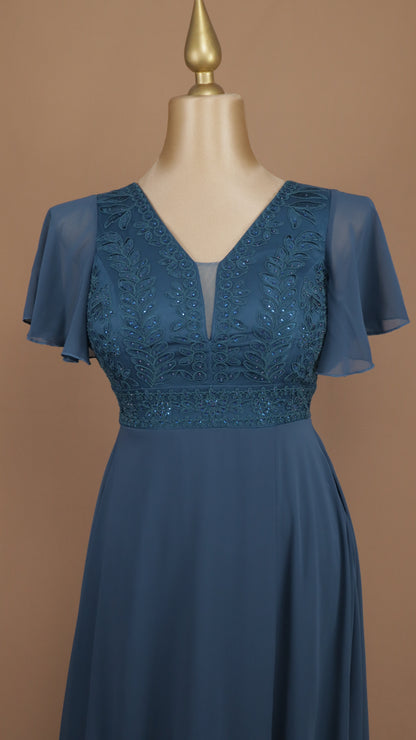 Vestido largo plus size con pedrería en busto