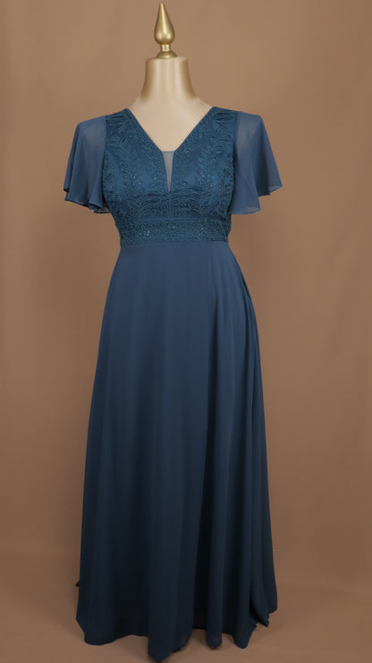Vestido largo plus size con pedrería en busto